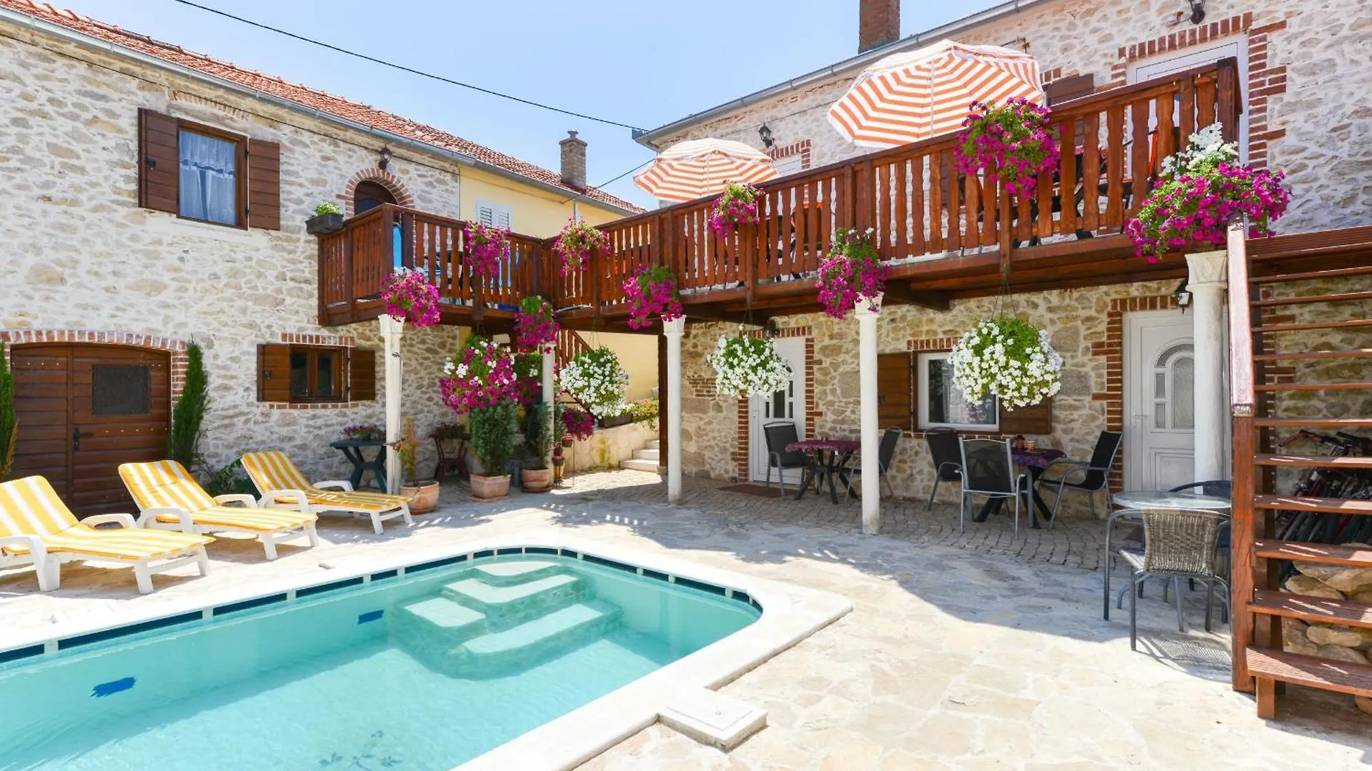 Studio Romantica In Zadar Mit Gemeinsamem Pool Appartamento